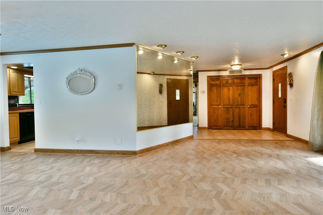2942 Barclay Messerly Road, Southington, Ohio image 8