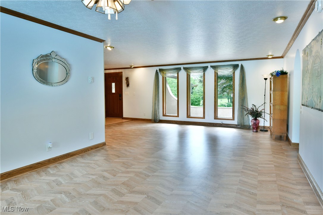 2942 Barclay Messerly Road, Southington, Ohio image 9