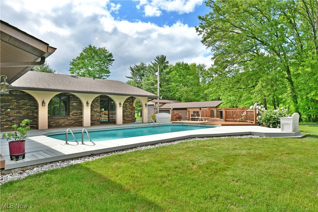 2942 Barclay Messerly Road, Southington, Ohio image 6