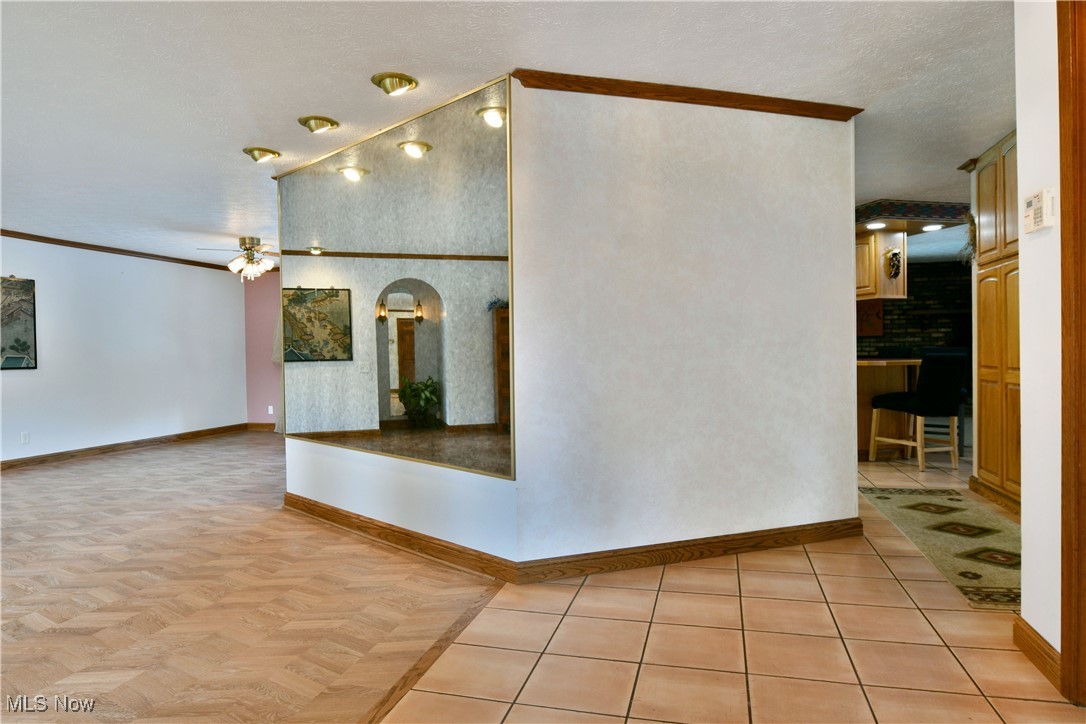 2942 Barclay Messerly Road, Southington, Ohio image 10