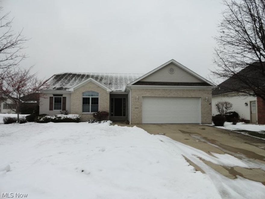 Enjoy all the conveniences of this 2016 sq.ft. Villa style Ranch in Washington Square.  Nice open floor plan, 9' ceilings, spacious fully applianced Kitchen with center island/breakfast bar and walk-in Pantry, formal Dining Room, large Great Room and finished Lower Level.  Located so close to shops, restaurants and the Stark Parks Walking Trail too!  Plus $4,000.00 Decorating Allowance!  Call today!