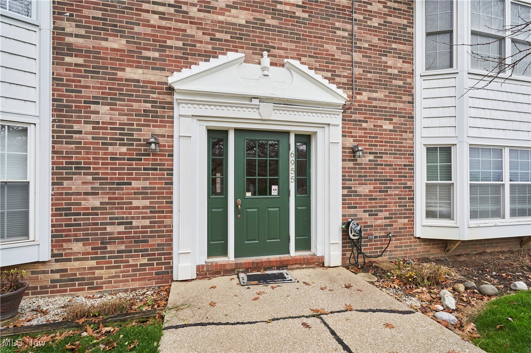 6955 Carriage Hill Drive #201, Brecksville, Ohio image 1