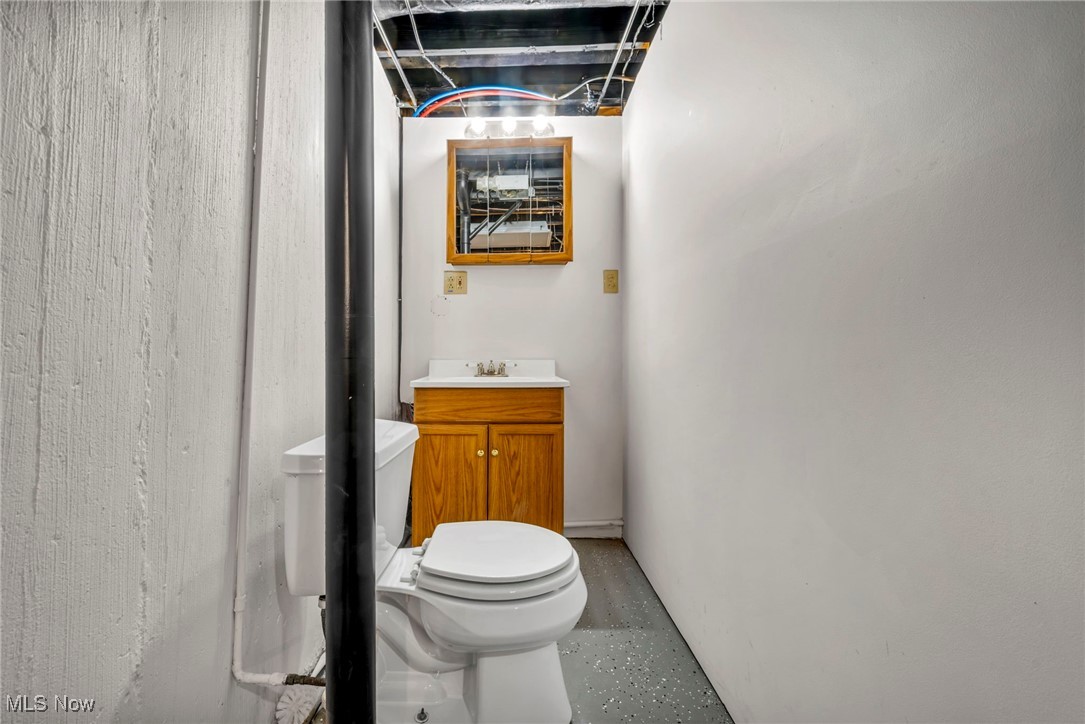15954 Birchcroft Drive, Brook Park, Ohio image 28