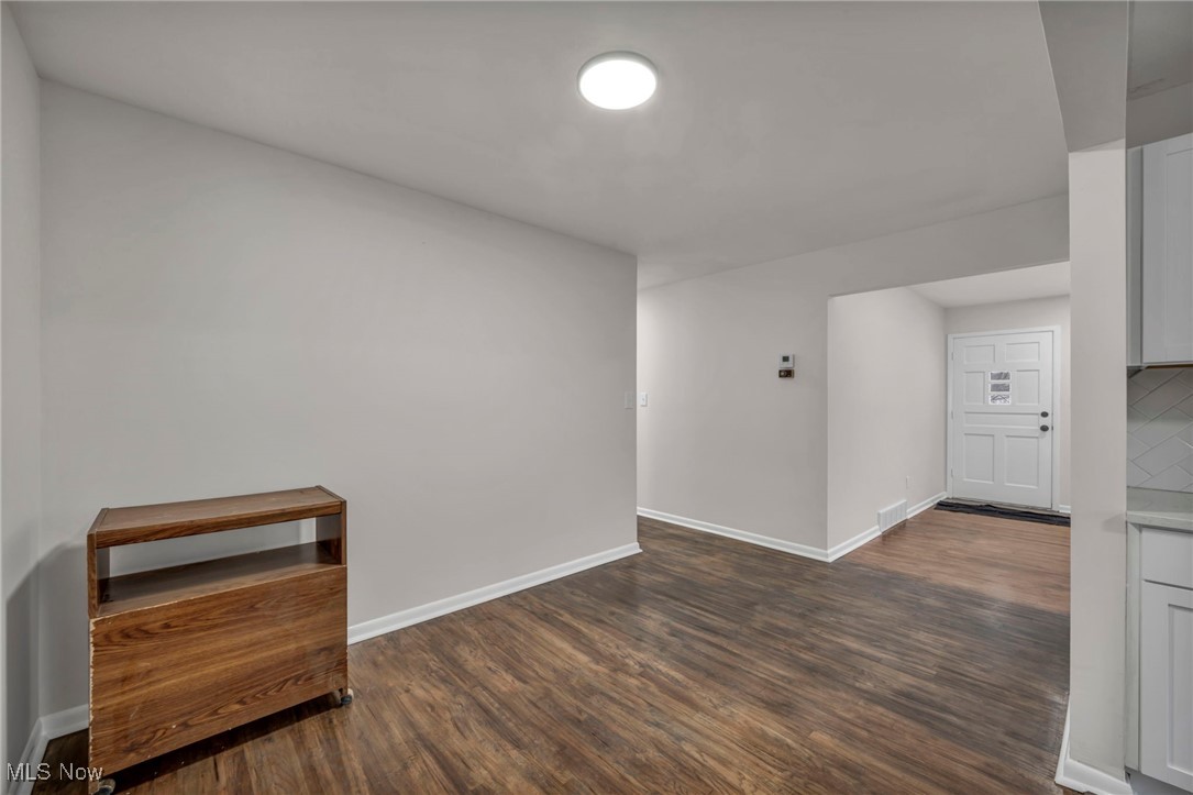 15954 Birchcroft Drive, Brook Park, Ohio image 8
