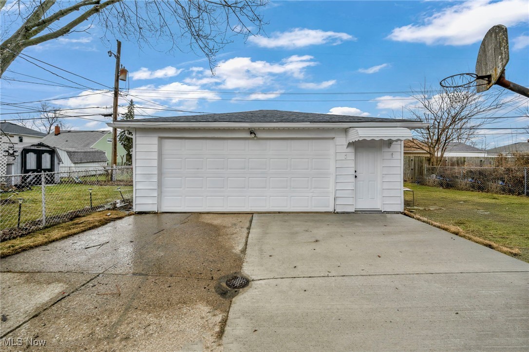 15954 Birchcroft Drive, Brook Park, Ohio image 37