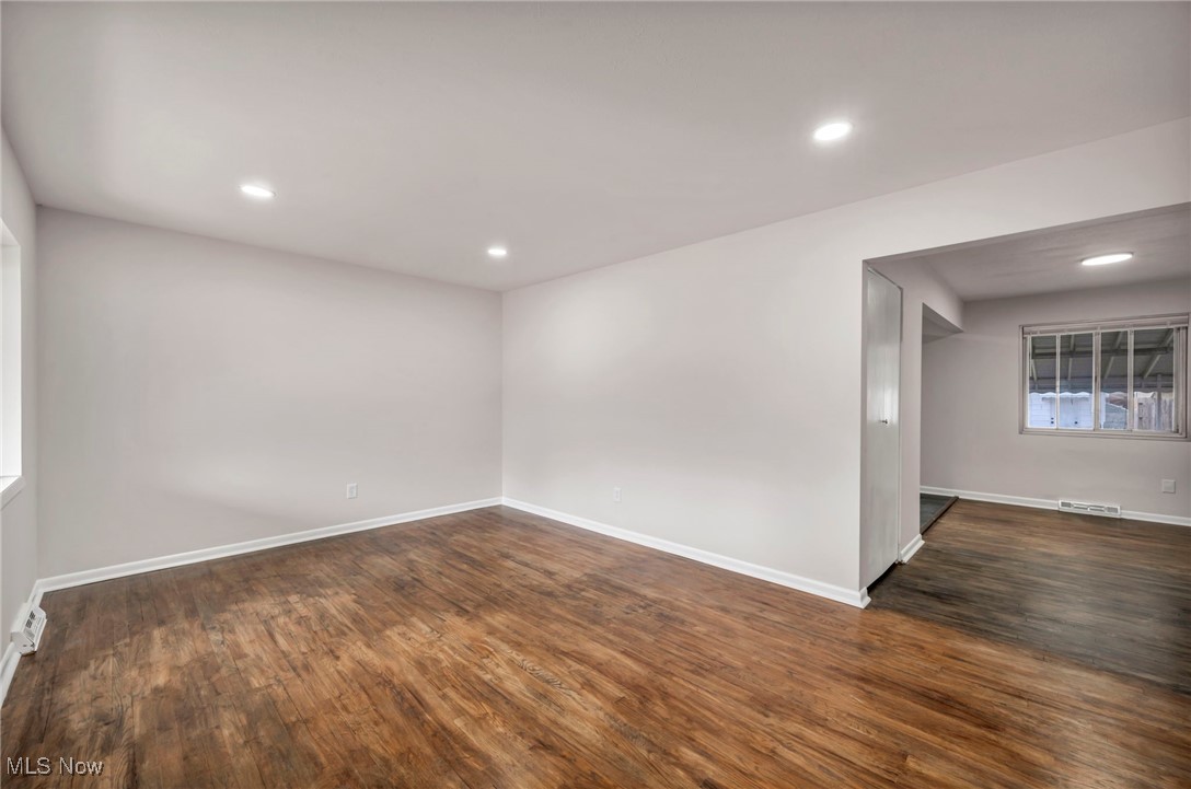 15954 Birchcroft Drive, Brook Park, Ohio image 2