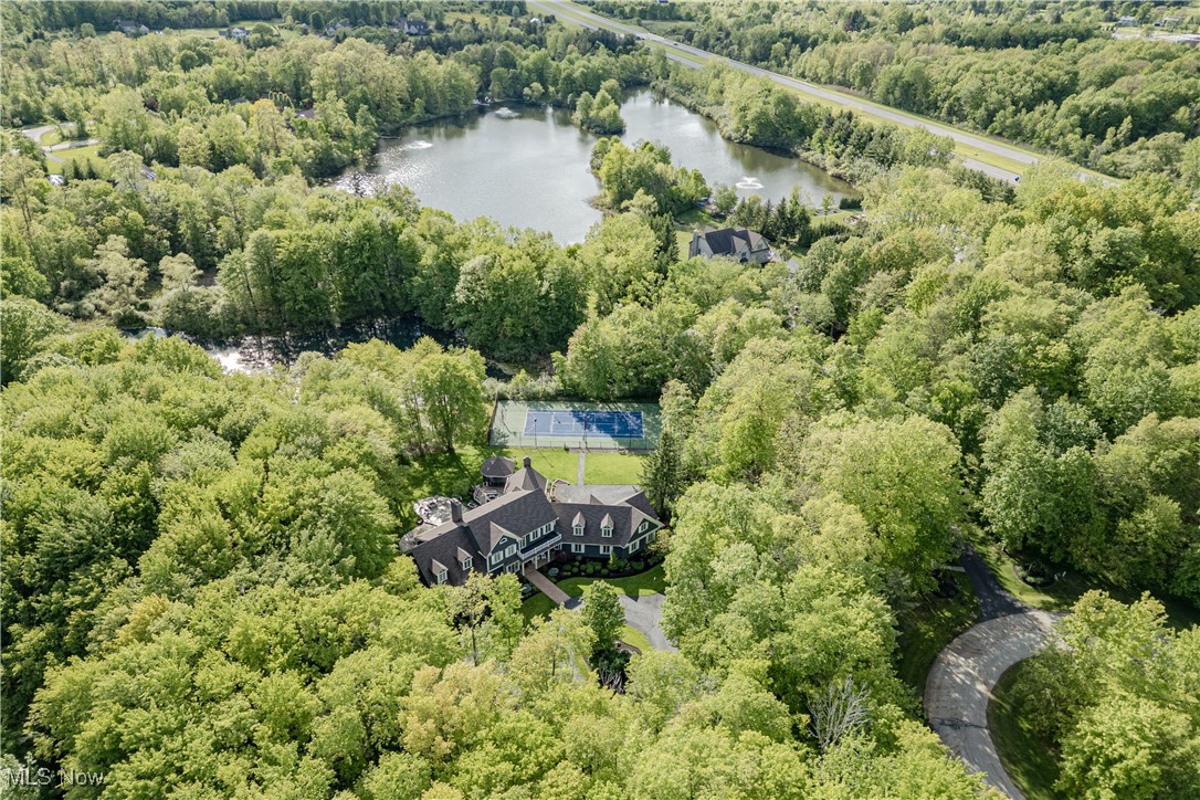 17980 Windy Lakes Circle, Chagrin Falls, Ohio image 3