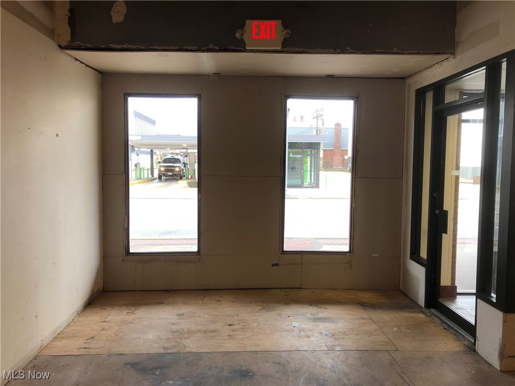 Town/Parkersburg - Commercial Sale