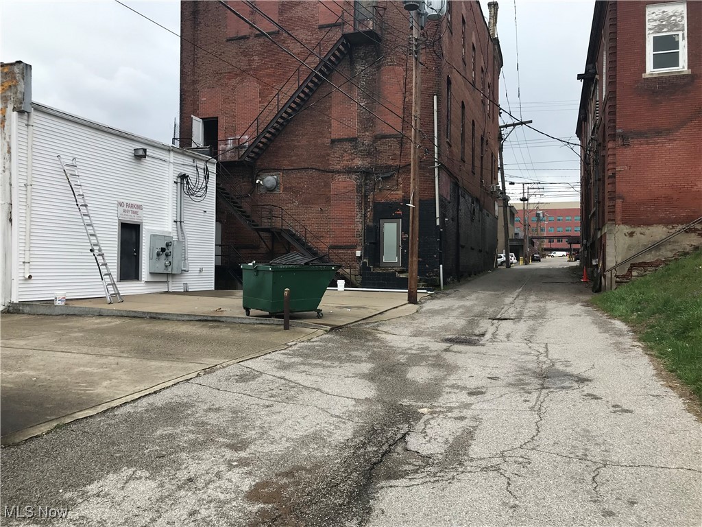 Town/Parkersburg - Commercial Sale