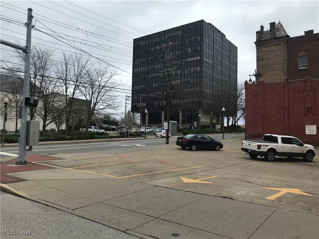 Town/Parkersburg - Commercial Sale