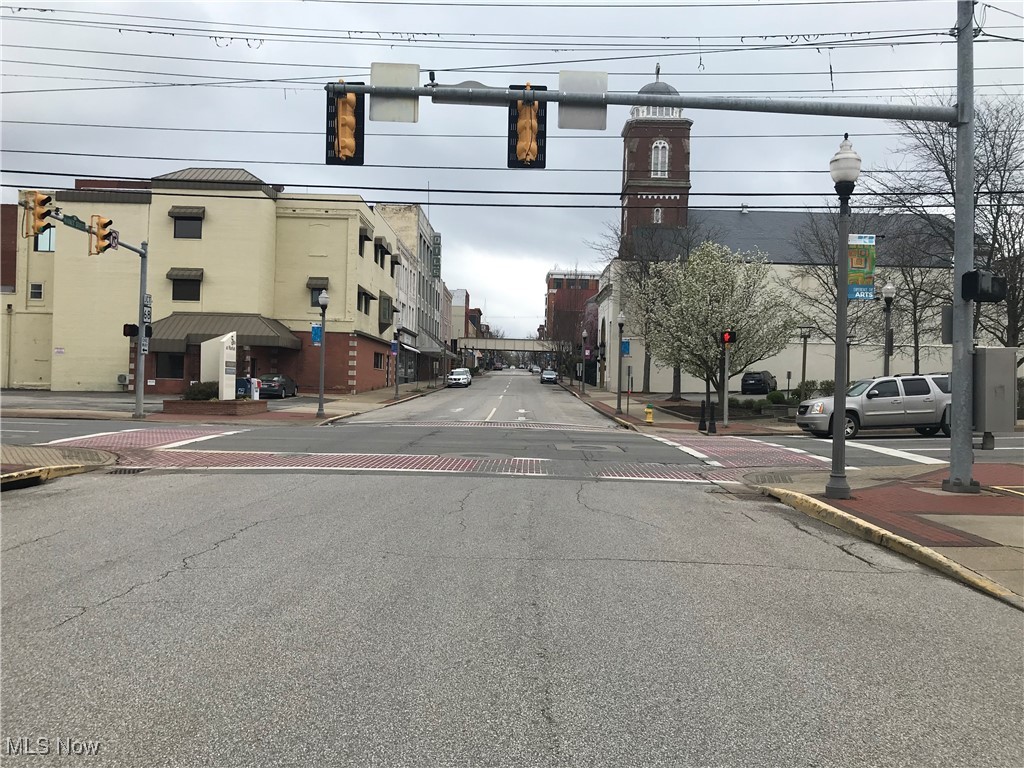 Town/Parkersburg - Commercial Sale