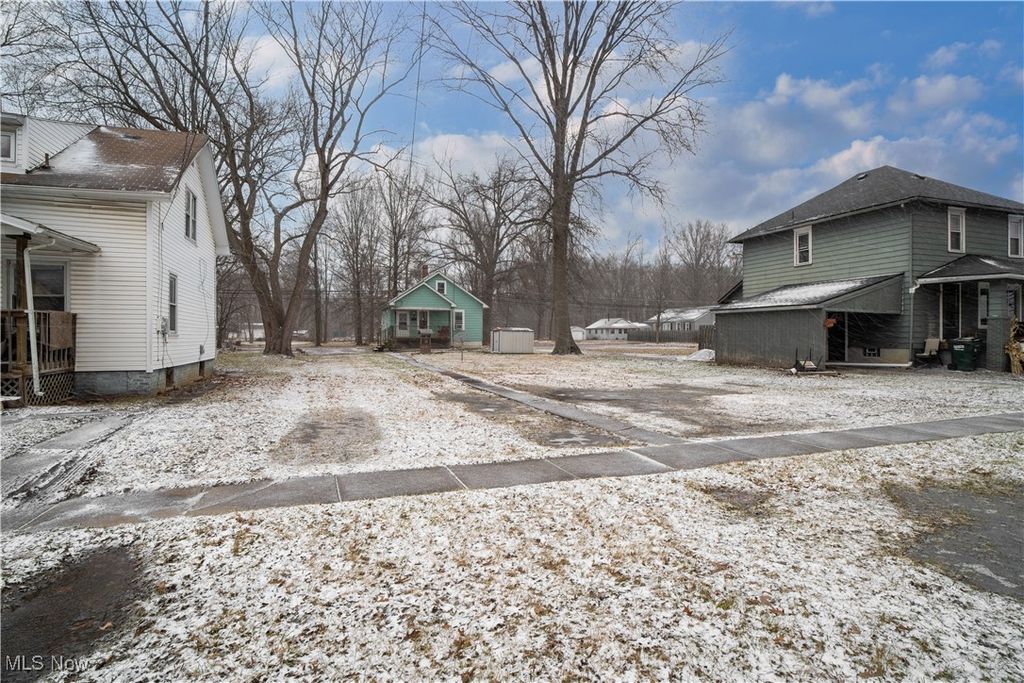 Photo of 455 E Ohio Avenue, Sebring, OH 44672 (MLS # 5180830)