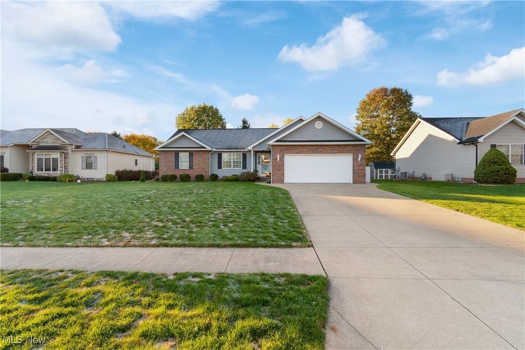 Photo of 524 Glenbar Street, Louisville, OH 44641 (MLS # 5168453)