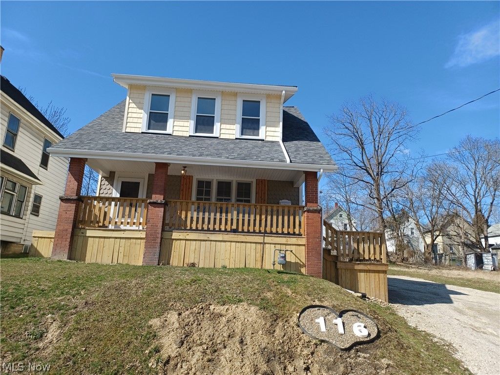 Photo of 116 N Portland Avenue, Youngstown, OH 44509 (MLS # 5207394)