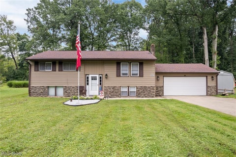 Photo of 5511 Donner Drive, New Franklin, OH 44216 (MLS # 5236834)