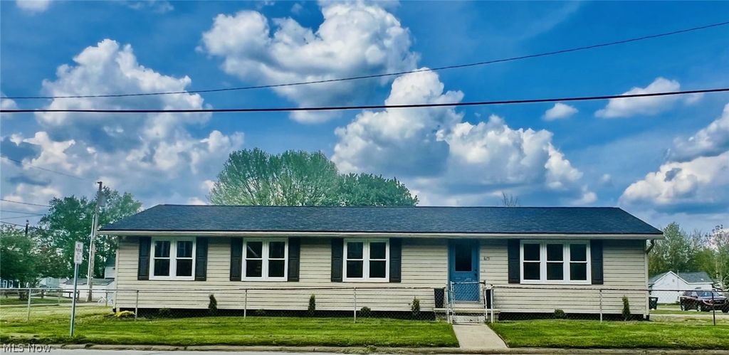 Photo of 675 Jefferson Avenue, Cambridge, OH 43725 (MLS # 5205004)