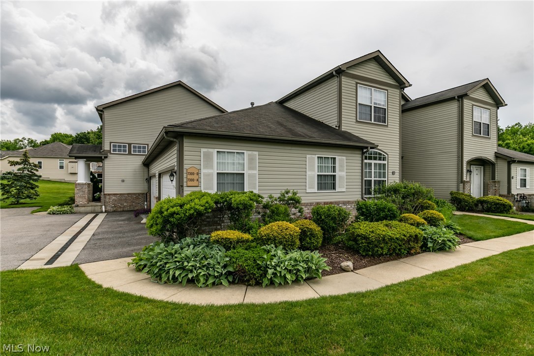 A wonderful ranch condo with 2 beds and 2.5 baths. A large great room opens to the kitchen, and has a delightful fireplace. The eat in kitchen also opens to a formal dining room. The master suite is large, and the 2nd bedroom is nice sized as well. A finished basement offers a large rec room/family room, a 1/2 bath, as well as a bonus room or office. The privacy to the rear is very peaceful to enjoy from your private deck. There is ample storage, an attached 2 car garage, a first floor laundry, and more.