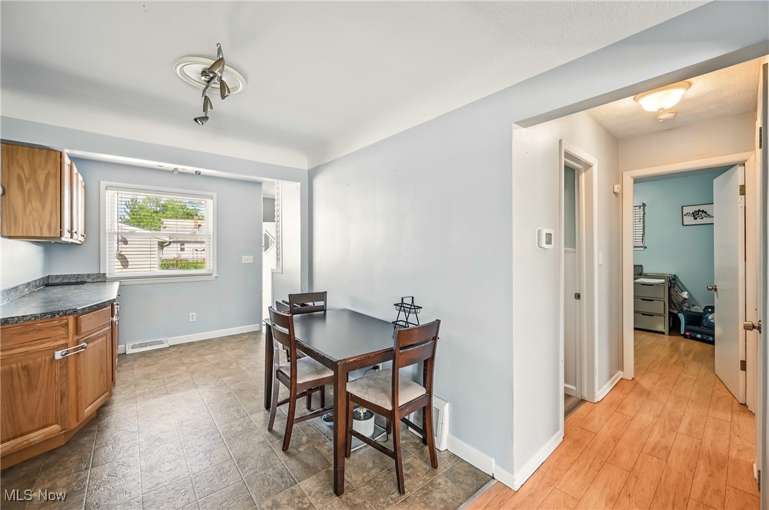 732 Pendley Road, Willowick, Ohio image 12