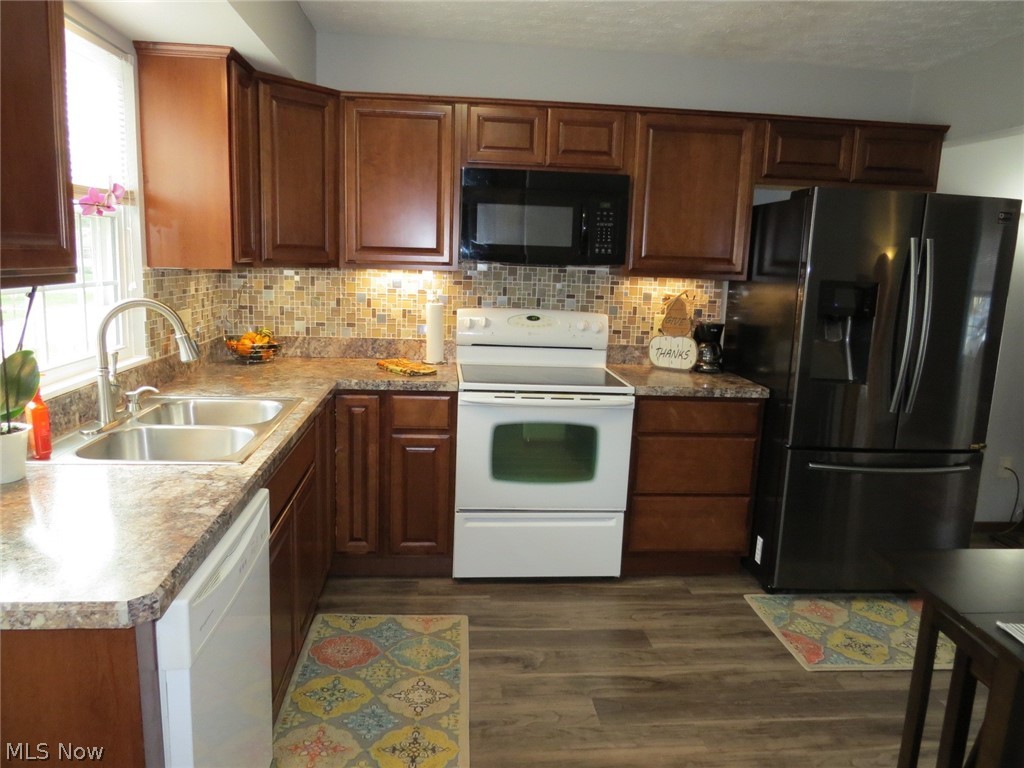 Parkside Condominiums - Residential