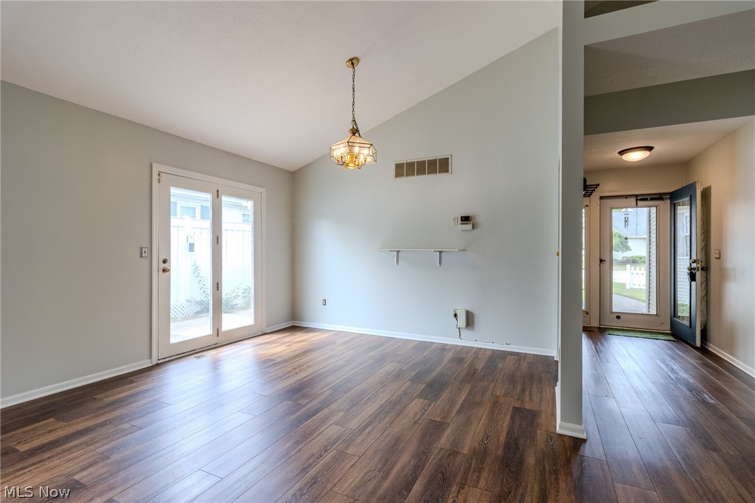 Macintosh Farms Condo 01 - Residential