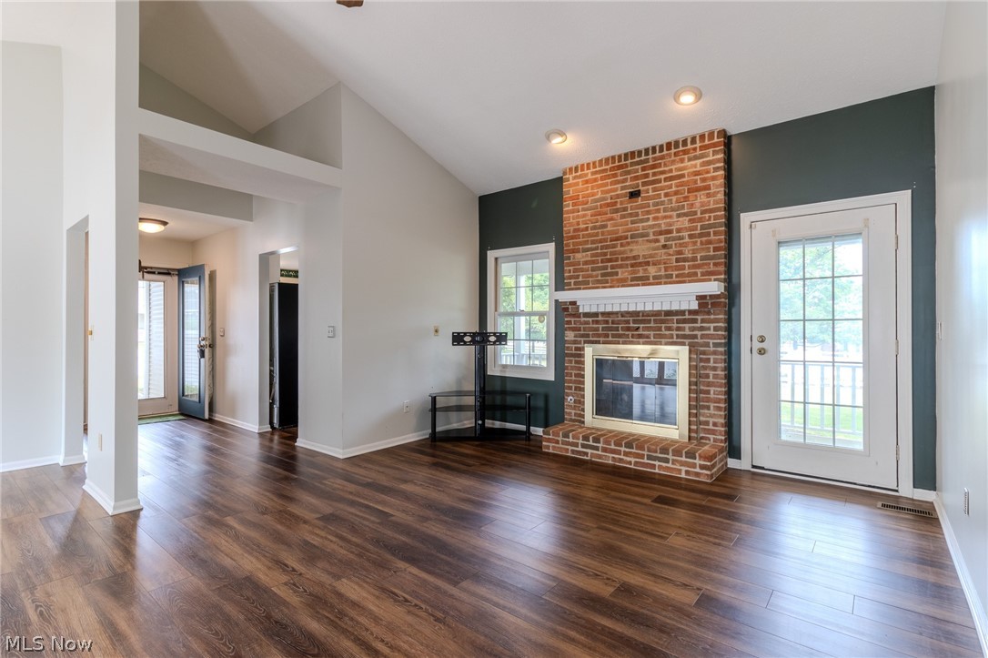 Macintosh Farms Condo 01 - Residential