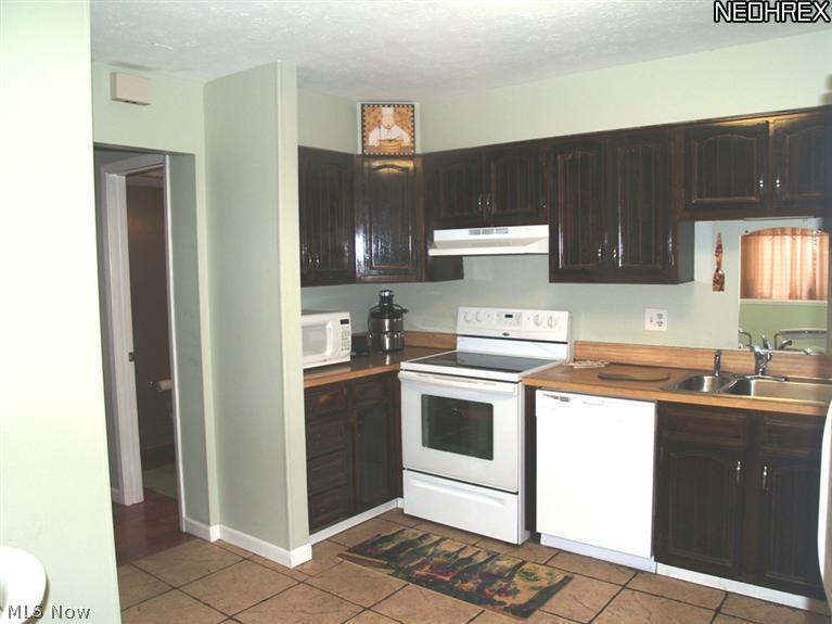 Richmond Place Condominiums - Residential