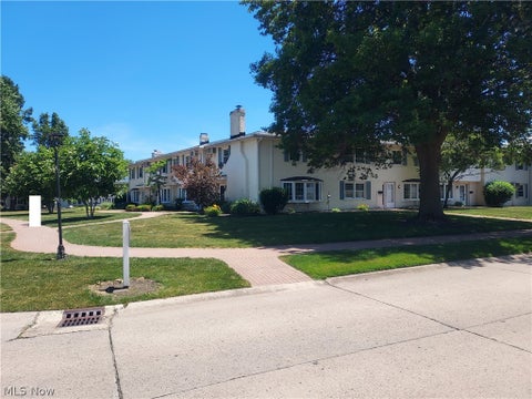 Condo For Sale - 6 Meadowlawn Drive<br/> Mentor, OH 44060