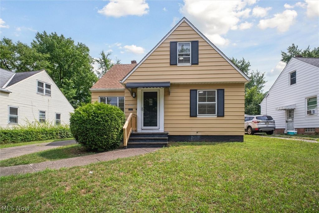 Photo of 5359 West Boulevard, Maple Heights, OH 44137 (MLS # 5205110)
