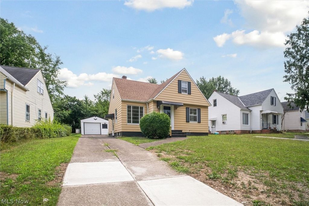 Photo of 5359 West Boulevard, Maple Heights, OH 44137 (MLS # 5205110)