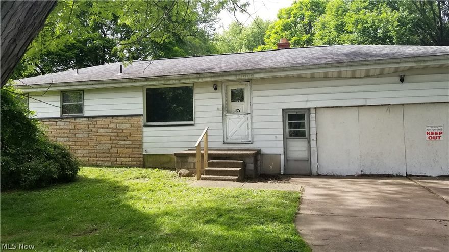 Ranch on large lot .86 acres in Boardman Township.  2 car attached garage.  Enclosed porch.  Property is close to shopping, employment and entertainment centers.