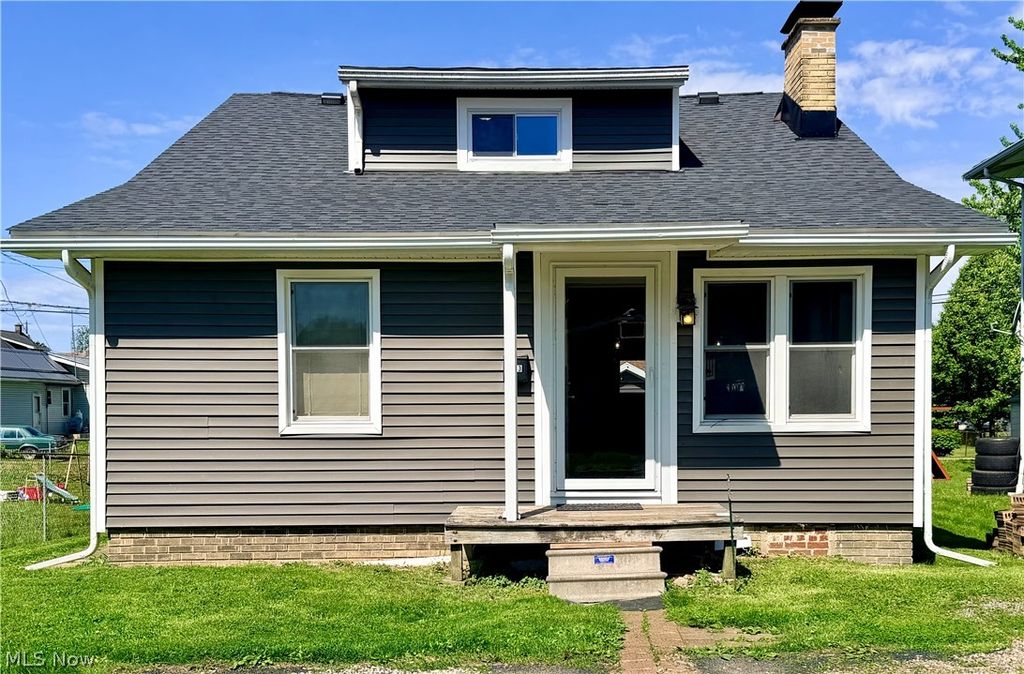 Photo of 133 Brooklyn Avenue SW, Canton, OH 44710 (MLS # 5209119)