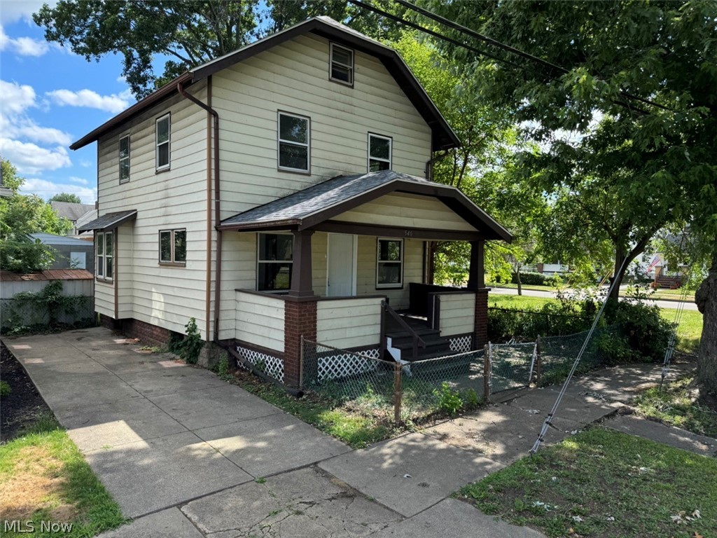 3-Bedroom, 1-Bath Home
Barberton, OH
ABSOLUTE AUCTION, ALL SELLS TO THE HIGHEST BIDDERS ON LOCATION. ONLINE BIDDING BEGINS FRIDAY, JULY 19, 2024 – 12:30 PM AND AUCTION LIVE ON-SITE BIDDING WILL BEGIN WEDNESDAY, JULY 24, 2024, 12:30 PM
Attention investors and first-time home buyers. Here is a great opportunity to buy a 3-bedroom, 1-bath home in Barberton. A new roof was installed in 2023. It has new carpet and paint throughout most of the house. A walkup attic offers extra storage. The home was previously rented for $800 per month.
Terms On Real Estate: 10% down auction day, balance due at closing. A 10% buyer’s premium will be added to the highest bid to establish the purchase price. Any desired inspections must be made prior to bidding. All information contained herein was derived from sources believed to be correct. Information is believed to be accurate but not guaranteed.