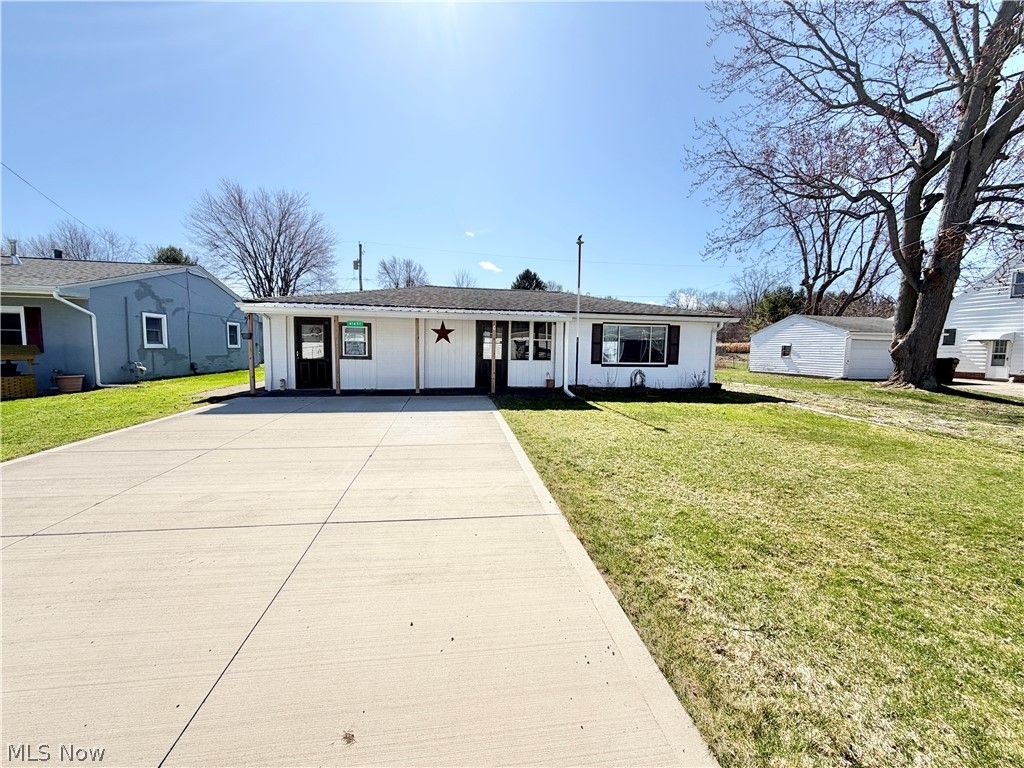 Photo of 41651 Northwood Street, Elyria, OH 44035 (MLS # 5192699)