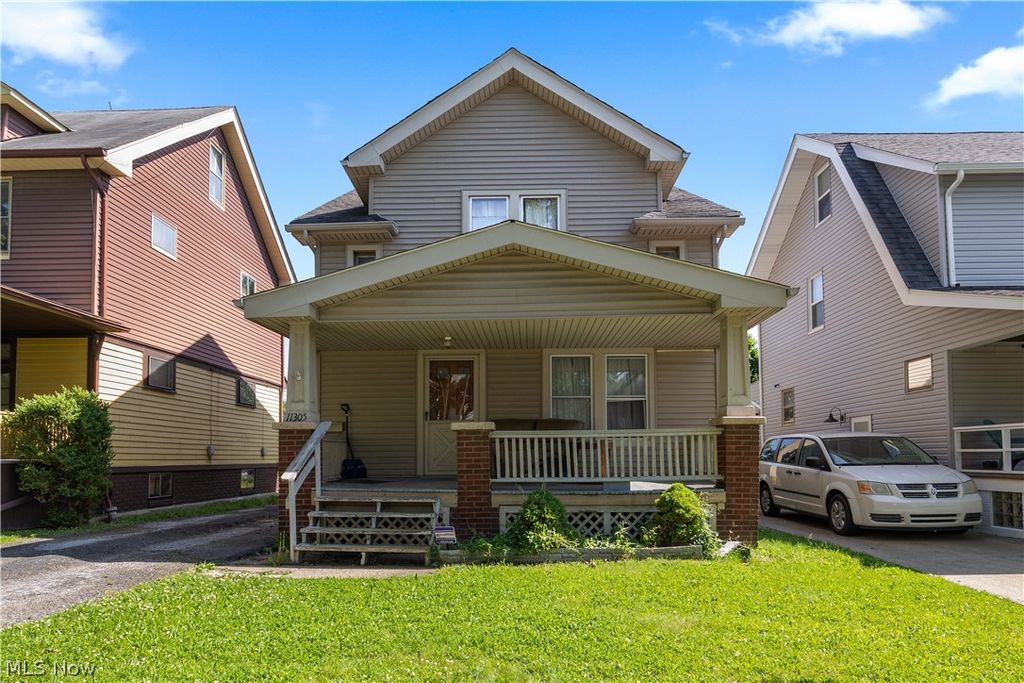 Photo of 11305 Linnet Avenue, Cleveland, OH 44111 (MLS # 5213920)