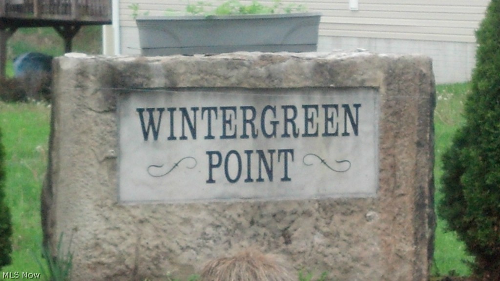Wintergreen Point is an inviting community located within minutes of I-76, St Rt 43 & Rt 261. Located in historic Rootstown, Wintergreen Point offer paths and a quiet wooded surrounding. Public sewer & water. Rootstown schools.