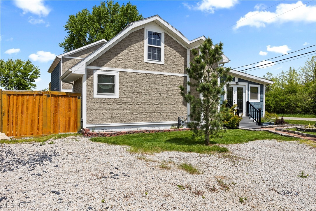 1287 E Garnet Avenue, Port Clinton, Ohio image 2