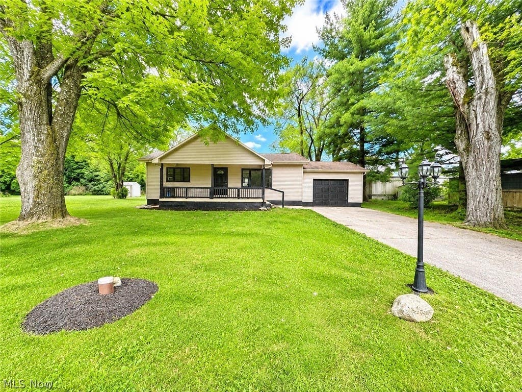 Photo of 1185 Townsend Avenue, Youngstown, OH 44505 (MLS # 5220678)
