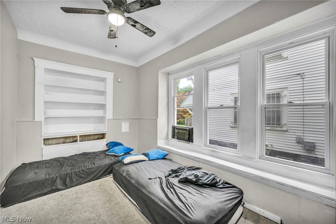 1352 E 86th