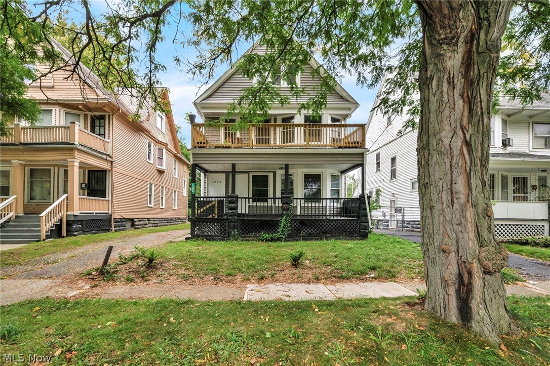 1352 E 86th