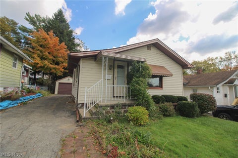 Photo of 21 S Osborn Avenue, Youngstown, OH 44509 (MLS # 5255800)