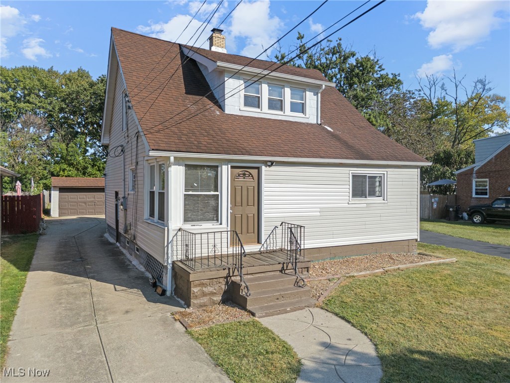Welcome home to this well-maintained 2-bedroom, 1-bath duplex offering comfort and convenience in a desirable location. This spacious unit features a bright and inviting living room, an updated kitchen with plenty of cabinet space, and two generously sized bedrooms. The full bath is modern and functional, providing everything you need for easy living.
Additional highlights include fresh neutral paint, durable flooring throughout, and ample natural light. Off-street parking and in-basement laundry hookups add to the convenience. Enjoy a private entry and access to a shared outdoor space, perfect for relaxing after a long day.
Located close to shopping, dining, schools, and major highways, this home offers both accessibility and a quiet neighborhood feel.
Monthly Rent: $1350
Security Deposit: $1350
Utilities: Tenant responsible for gas, electric, water/sewer, and trash.
Pets: Allowed with a security deposit per pet and a monthly pet charge
Don’t miss your chance to make this charming duplex your next home. Schedule your private showing today!