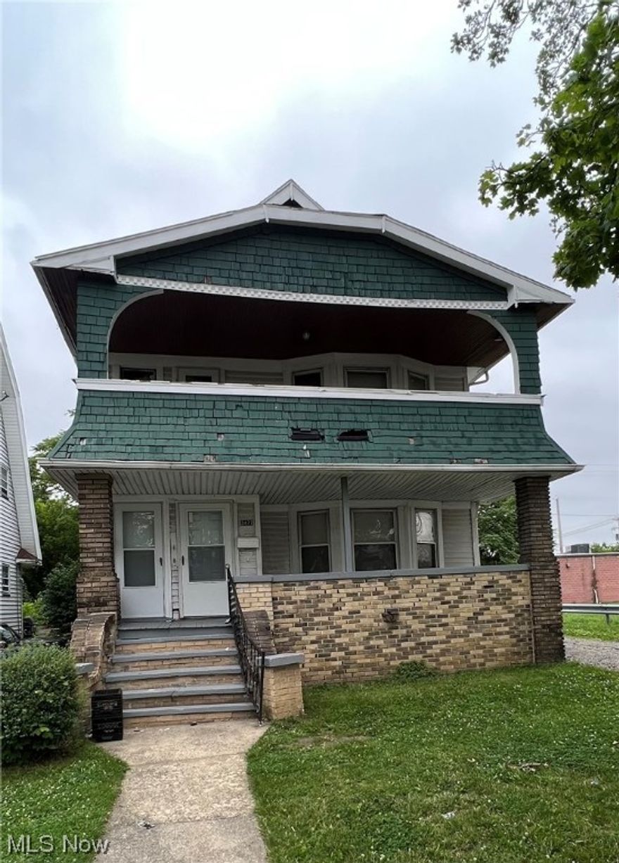 Great investment opportunity! This. duplex has identical units with two large bedrooms. The upstairs unit is occupied with tenant paying $1067/month. The payment is subsidized. The downstairs unit is market ready.