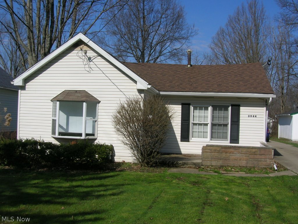 Subject to Auction Terms! Recently renovated ranch with a beautiful yard and nice lot. Great starter home or investment property. Auction to be held May 31st at 10 Am. A 5% buyers premium will be added to the last and highest accepted bid. A 5% nonrefundable deposit to be paid with acceptance of bid.