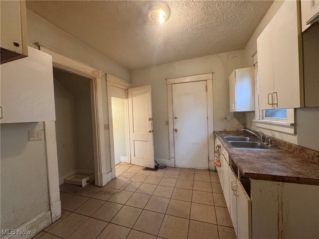 Photo of 1644 Jacobs Road, Youngstown, OH 44505 (MLS # 5178461)