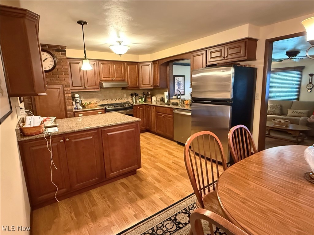 30 ALLISON AC - Residential