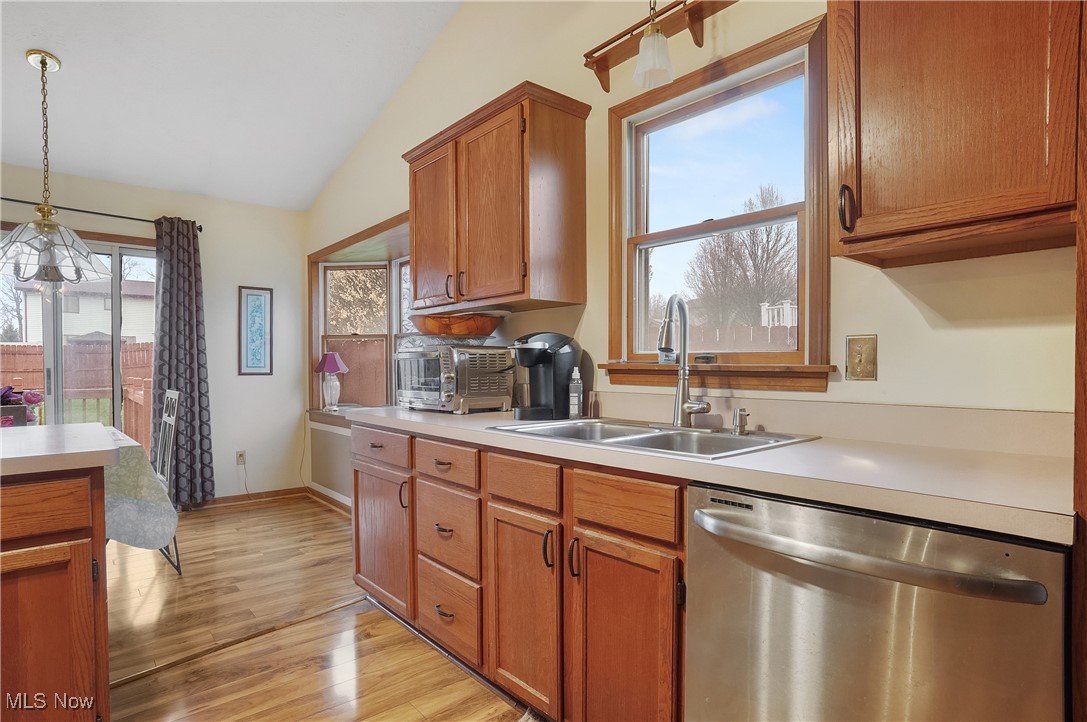 6874 Berry Blossom Drive, Austintown, Ohio image 9