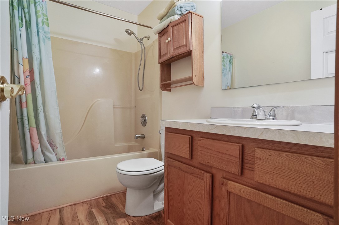 6874 Berry Blossom Drive, Austintown, Ohio image 15