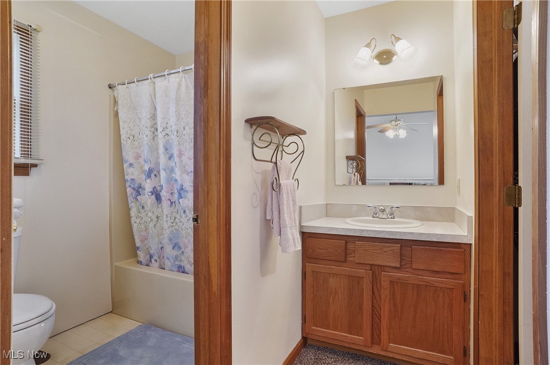 6874 Berry Blossom Drive, Austintown, Ohio image 14