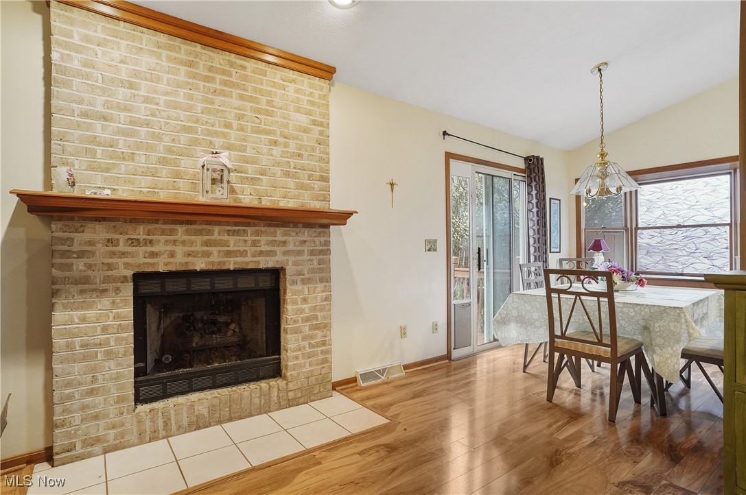 6874 Berry Blossom Drive, Austintown, Ohio image 5