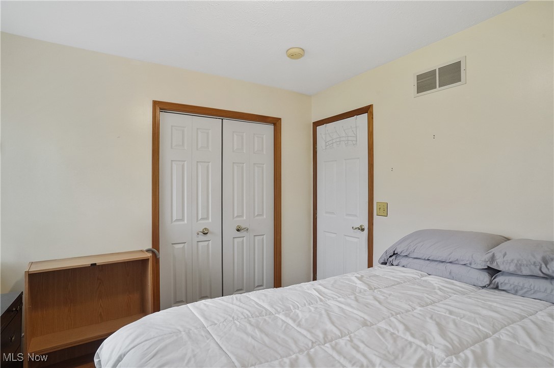 6874 Berry Blossom Drive, Austintown, Ohio image 13